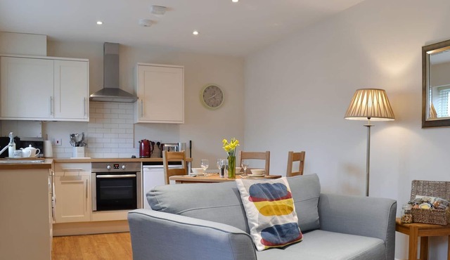 Enjoy a relaxing countryside break in this charming cottage, with local pubs and restaurants within