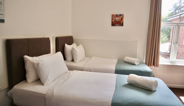 Ensuite twin room with private bathroom
