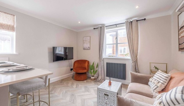 Eton Bridge Apt- Walk Sights- Parking By Tempstay