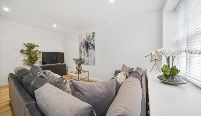 Eton House-Stunning-Castle views-5Bed-Free-Parking