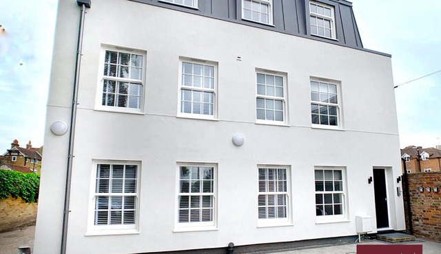 Eton Windsor - 2 Bedroom Flat - With Parking