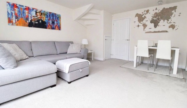 EV Charger, Airport Access, City Centre