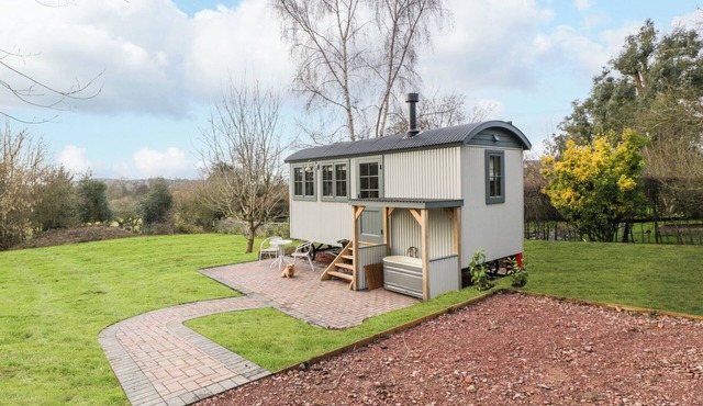 EVENDINE HUT @ EVENDINE COTTAGE in Colwall, Herefordshire