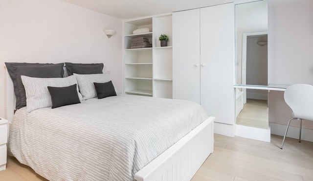 Excellent Apartment with Private Patio, and Park across the road.