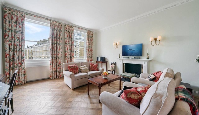 Exceptional 2 bed, 2 bath, South Ken Apt