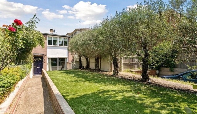 Exceptional 3 Bedroom Family Villa in Richmond