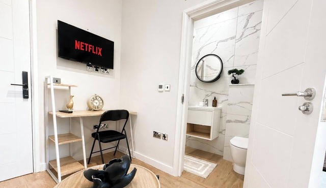 Exclusive Studio in the Heart of Hounslow!