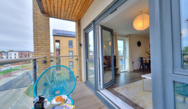 Executive Oakgrove Apartment by Pay As U Stay