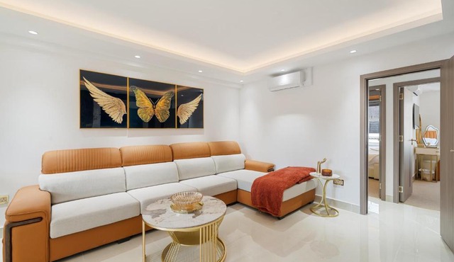 Exquisite 2-Bedroom Luxury Apartment in Prestigious Mayfair H3