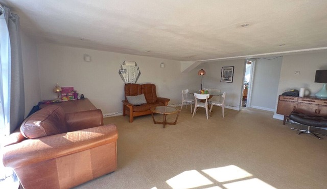 Extremely spacious apartment with amenities