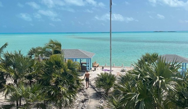 Exuma, Georgetown, Perfect Location with Oceanfront View, Patio, Balcony & Dock