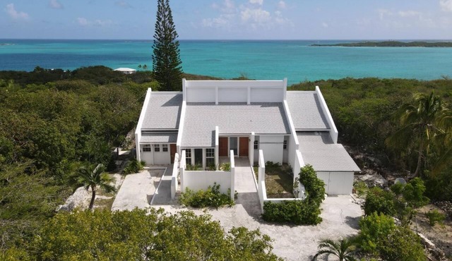 Exuma house -Private access to the beach 2 min walking to a secluded beach