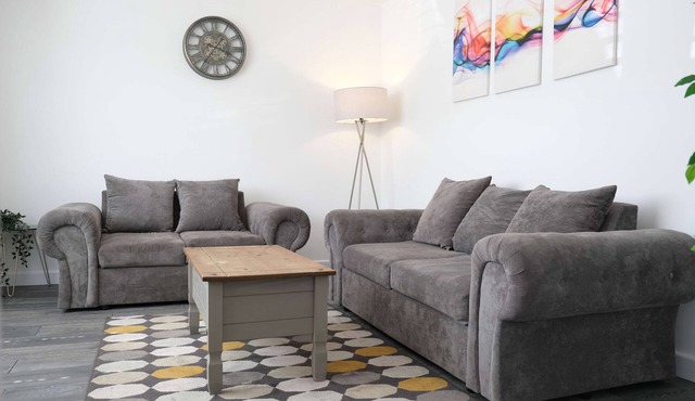 Fabulous 3 Bedroom Home with Parking in Bedford