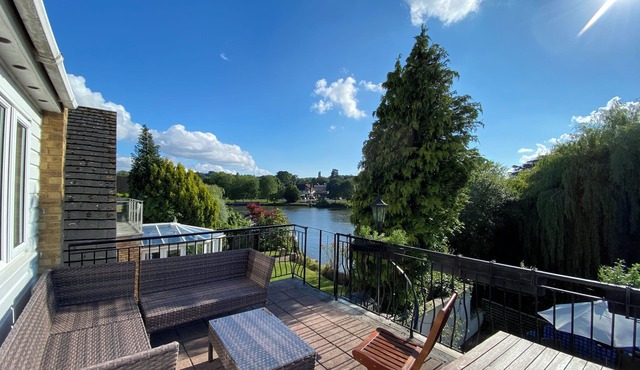 Fabulous house on the river Thames riverside, near Windsor, Heathrow and London