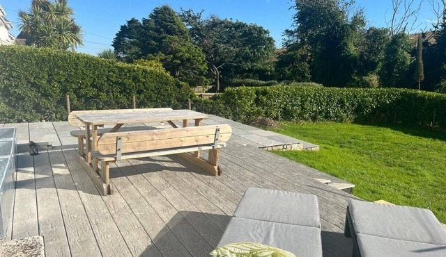 Fabulous three bed apartment with large exclusive contained garden and patio