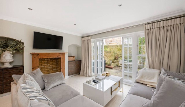 Fairytale Garden House - Next to Victoria Station and Pet Friendly
