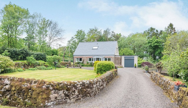 FALLA FARMHOUSE, family friendly, with open fire in Jedburgh
