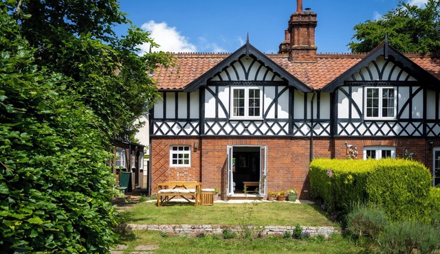 Family & Dog-Friendly 3BR/2BA Suffolk Cottage, Gardens – Near Coast & Castles