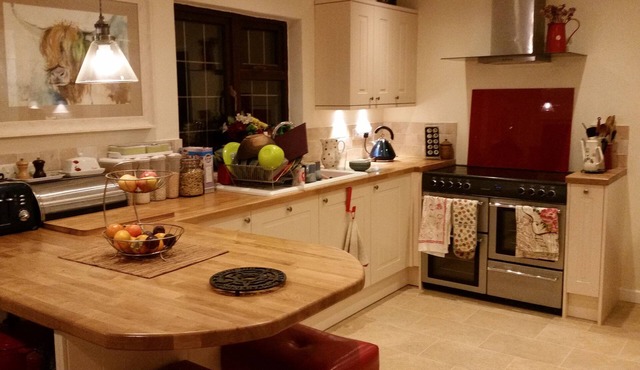 Family home in beautiful Oxfordshire countryside! Garden, parking & local walks.