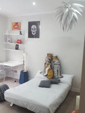 Family Home with fast trains to London Bridge, Victoria, Gatwick and Wimbledon