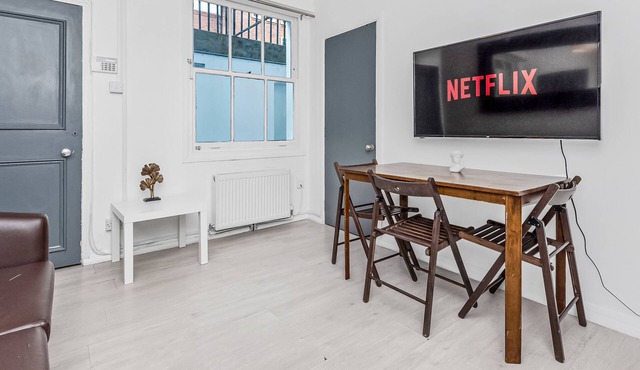 Fantastic 4 bedroom apartment in Russell Square