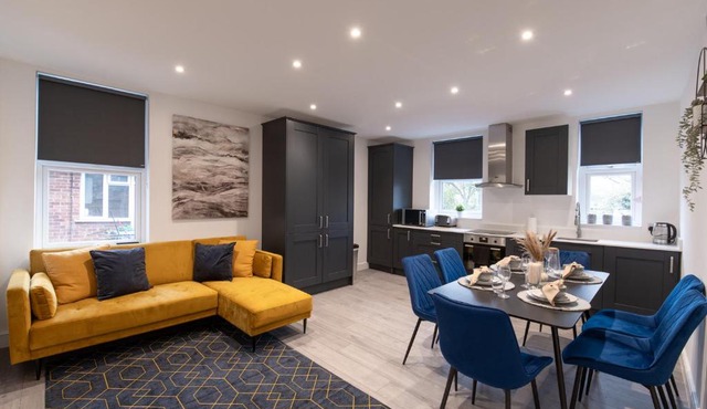 Fantastic New, London Apartment 3 Bed 1 Bath & Parking