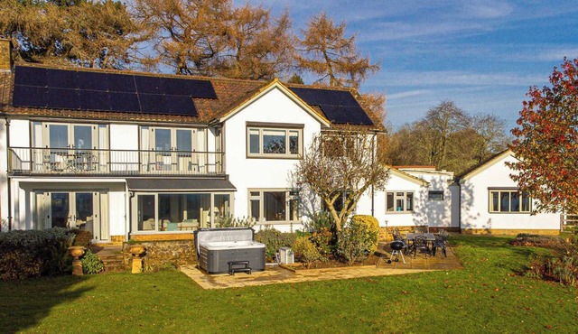 Far Heath House - Scenic Hot Tub Stay