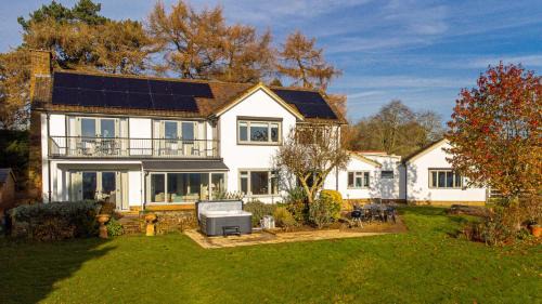 Far Heath House with Hot Tub