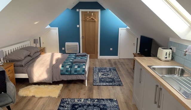 Farmhouse Loft Studio in rural location with parking
