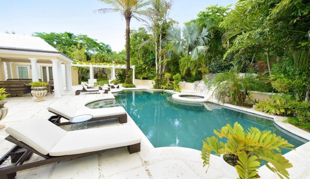 Farraige: Idyllic scenic beachfront 4-bedroom house with island charm