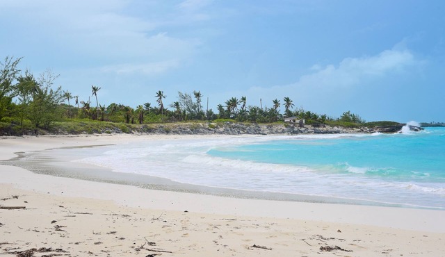 February Point Oceanfront Villa, New Owner Rates, Includes Free Day Boat Rental