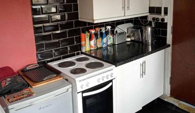 Feltham/Heathrow Room