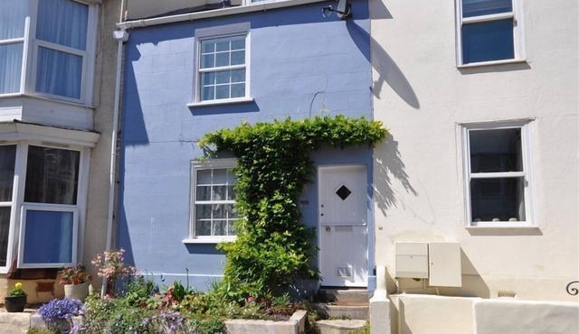 FENDERS, pet friendly, with a garden in Brewers Quay Harbour