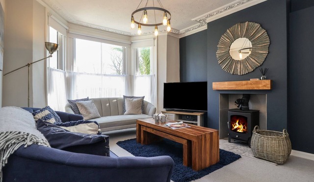 FIRST LIGHT, pet friendly, with open fire in Pakefield