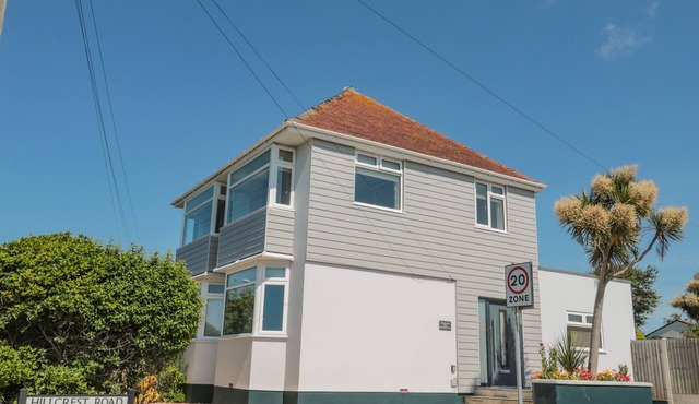 FISHERMAN'S REST, pet friendly, country holiday cottage in Wyke Regis