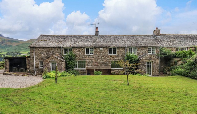 FLASKA HOUSE, pet friendly, with open fire in Troutbeck Near Penrith