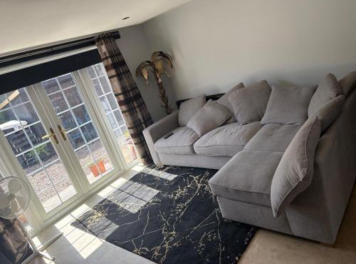 FLAT 4, Meadow view