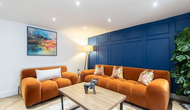 Flat 7 Prestbury Road · Large Modern 2 Bedroom Apartment Close to Town