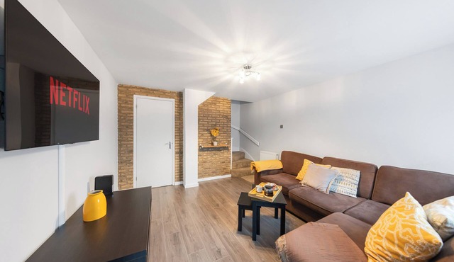 Flexible 2-Bed in Belvedere | Garden & Free Parking | Near Elizabeth Line