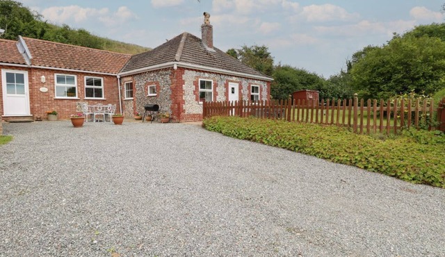 Flint Cottage in West Caister.