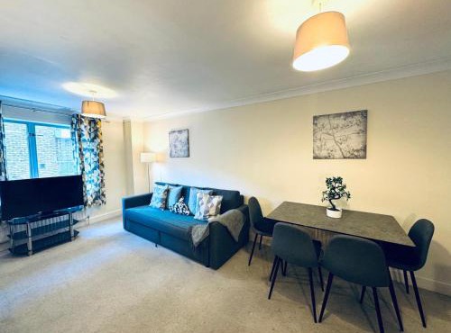 Floral St Apartment
