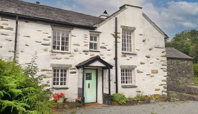 Forest cottage with walking & mountain biking from the door