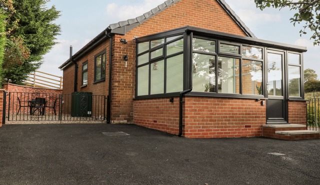 FOULSYKE FARM BUNGALOW, pet friendly, with a garden in Loftus