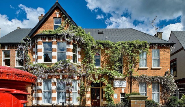 Four bedroom garden apartment perfect for families visiting London