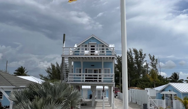 Frigate House at Coconut Island OCEAN FRONT with POOL!! on Casaurina Beach