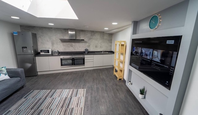 Fully Serviced Studio Available Close to the City