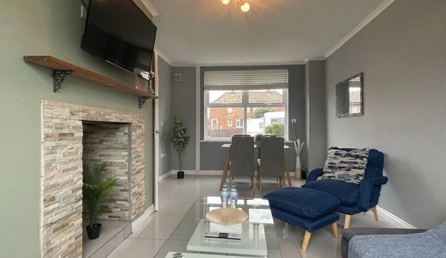 Fully Serviced Three Bed House in Durham