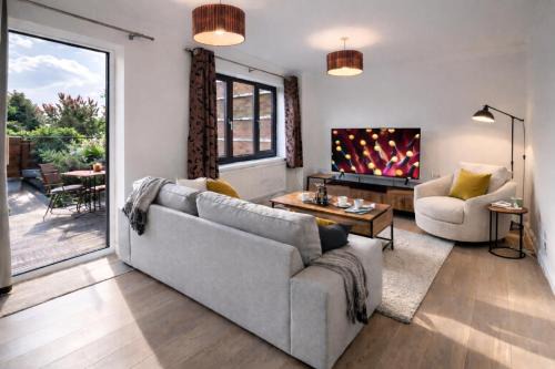 Garden, Driveway, Private, Nr Windsor & Great Park