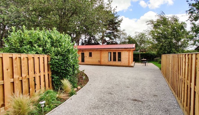 Gardener's Lodge, Huby