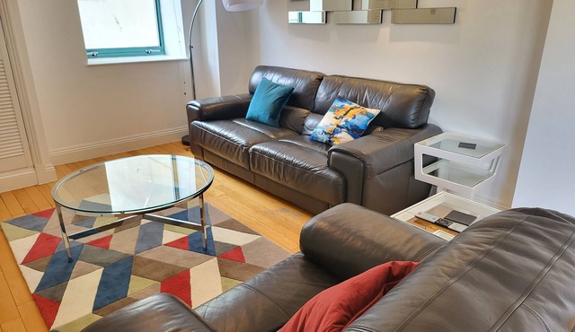 Garland Two Bedroom Apartment 1Min Walk to Station